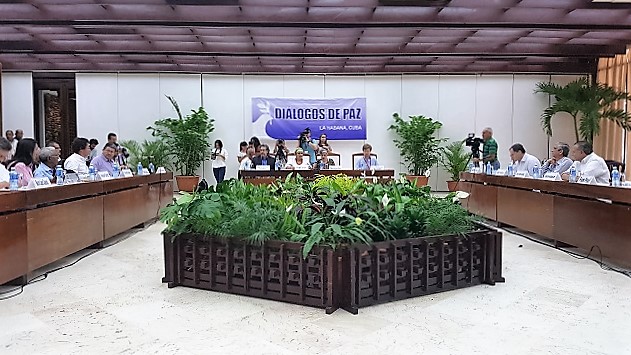 Sesión de Trabajo de la Mesa Negociadora de Gobierno y FARC, con indígenas colombiano