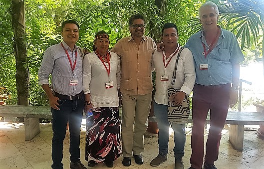 Visita delegación indígena a la Habana